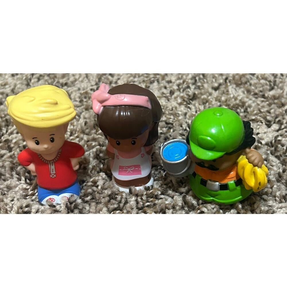 Fisher-Price Little People Take Along Lunchbox + 18 Play Pieces - Picture 9 of 10